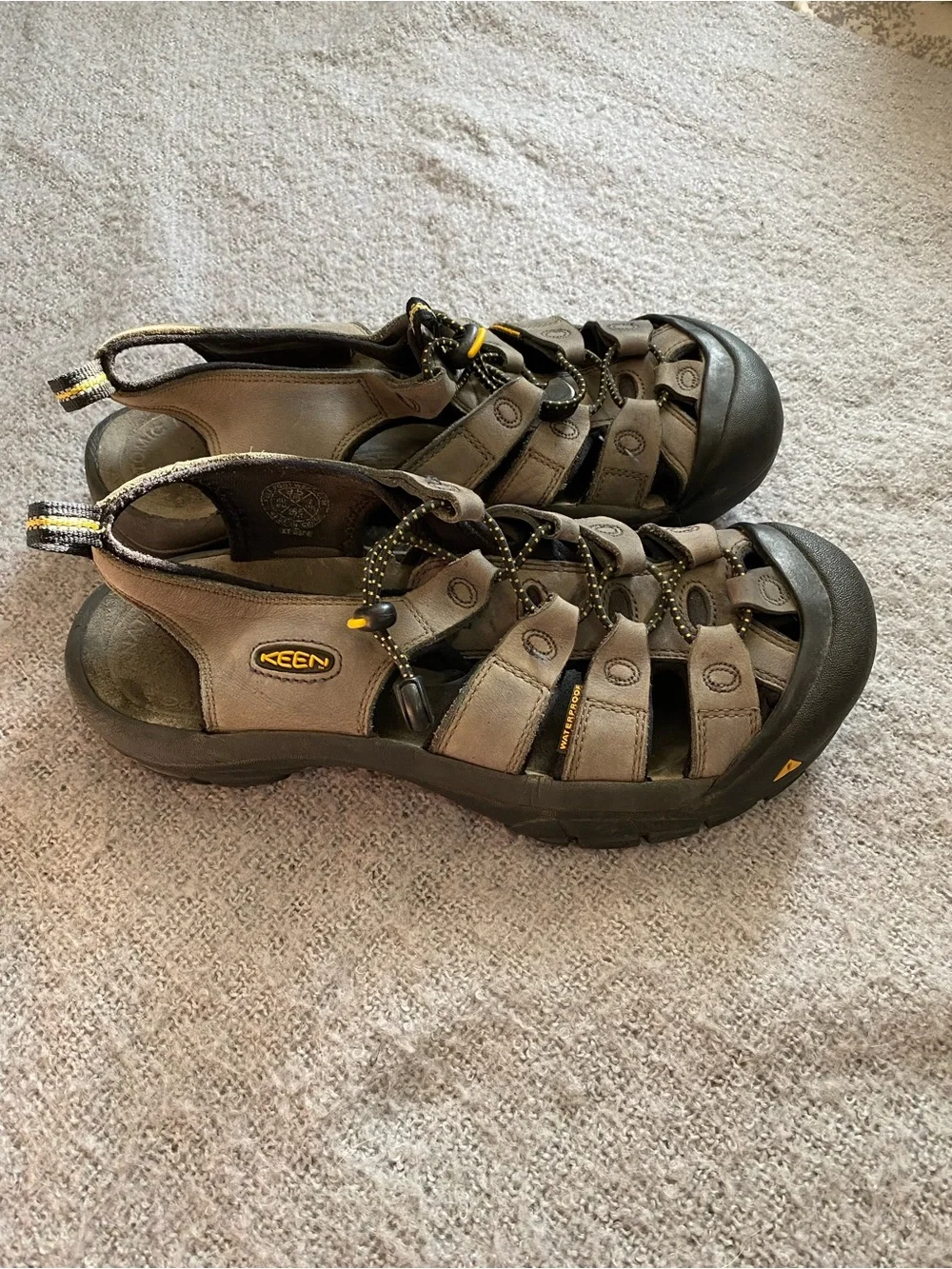 Keen Olive Brown Closed-Toe Hiking Sandals with Yellow Trim